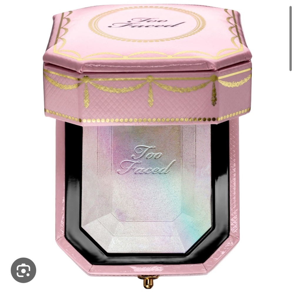 BNIB Too Faced Diamond Multi Use Powder for Highlight, face, etc.